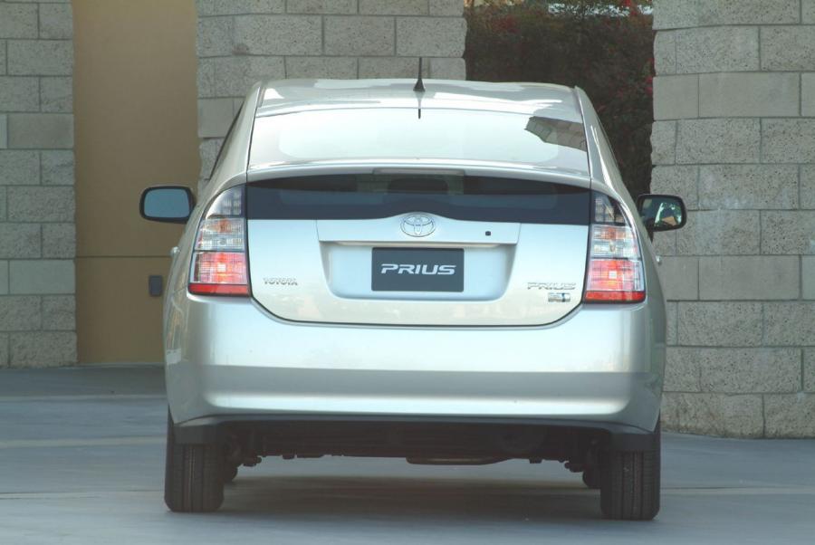  Toyota Prius 2004 года  (фото 34 из 48)